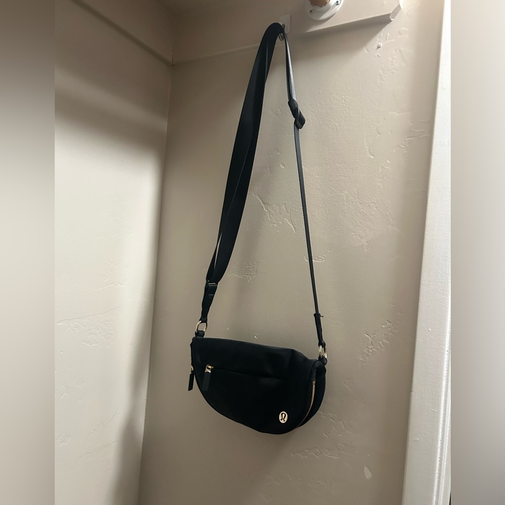 Lululemon crossbody bag brand new